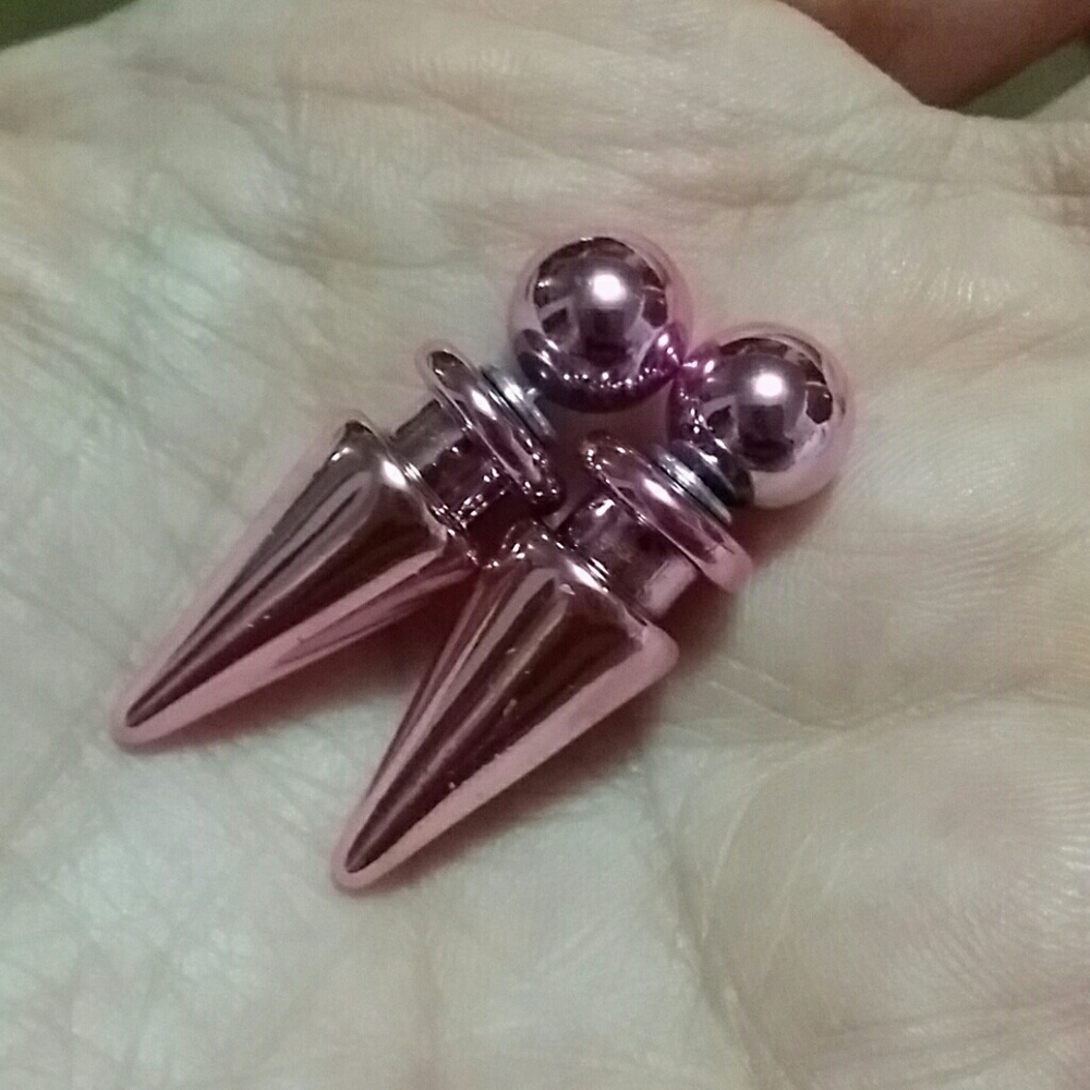 Earring 3D Illusionist Brand new never used